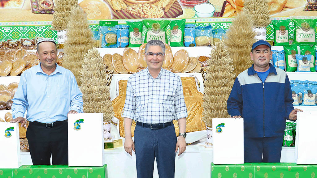 The Head of the State inspects agricultural works and social and economic changes n Ahal Velayat 