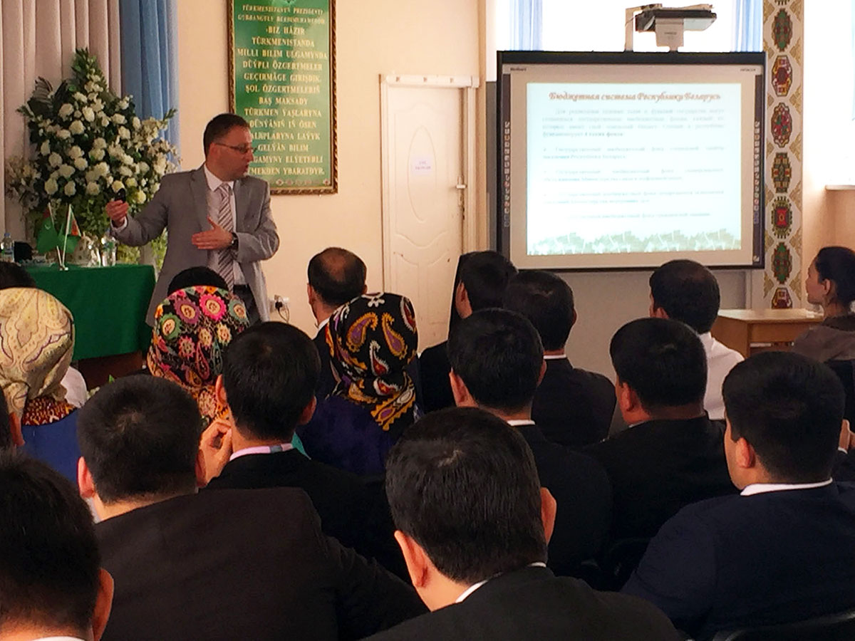 Türkmenistanyň Prezidentiniň ýanyndaky Döwlet gullugy akademiýasynyň diňleýjileriniň goýberilişi boldy