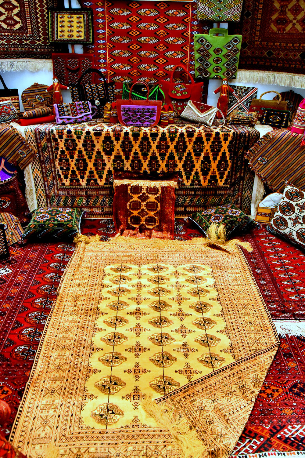 Ancient traditions in modern decoration