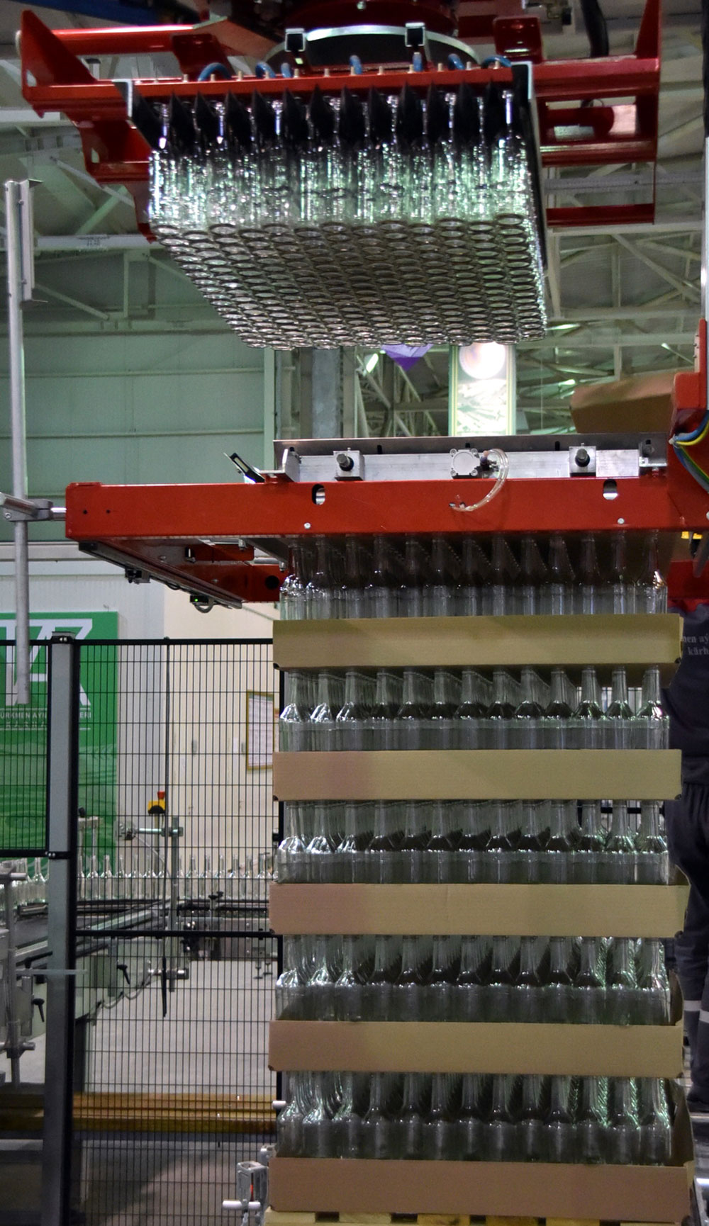 Türkmen aýna önümleri facility develops production of 35 varieties of glassware