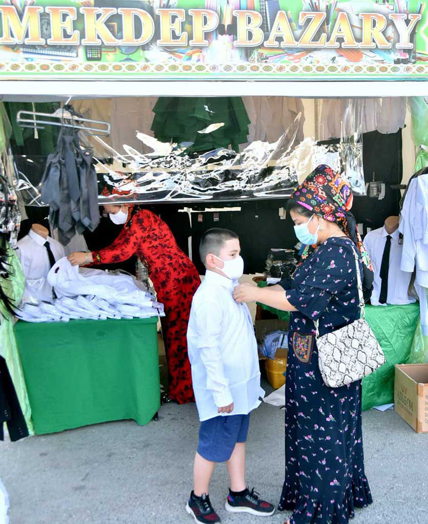 Mekdep bazarlary işläp başlady