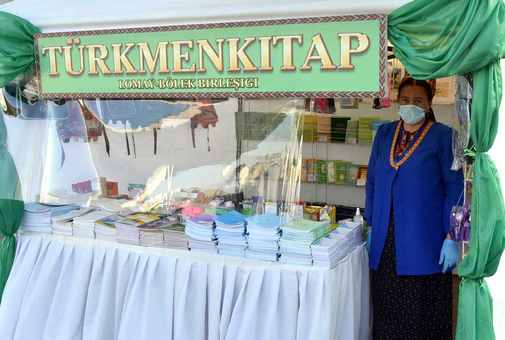 Mekdep bazarlary işläp başlady