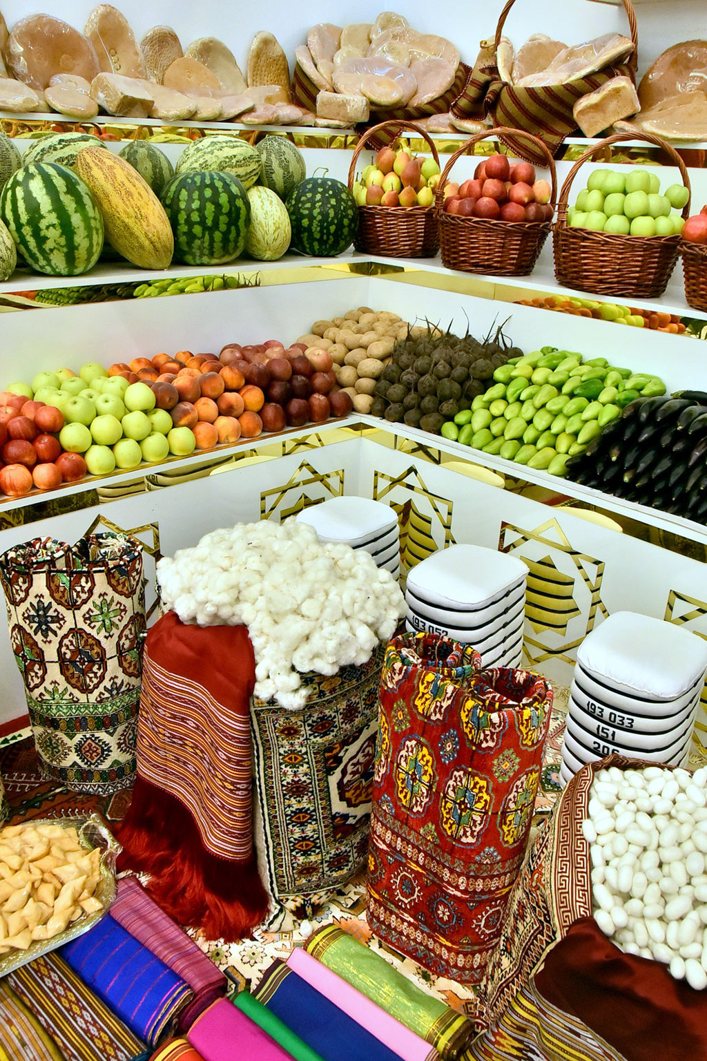 Ýurdumyzyň sebitlerini we oba hojalygyny ösdürmegiň wezipeleri ara alnyp maslahatlaşyldy