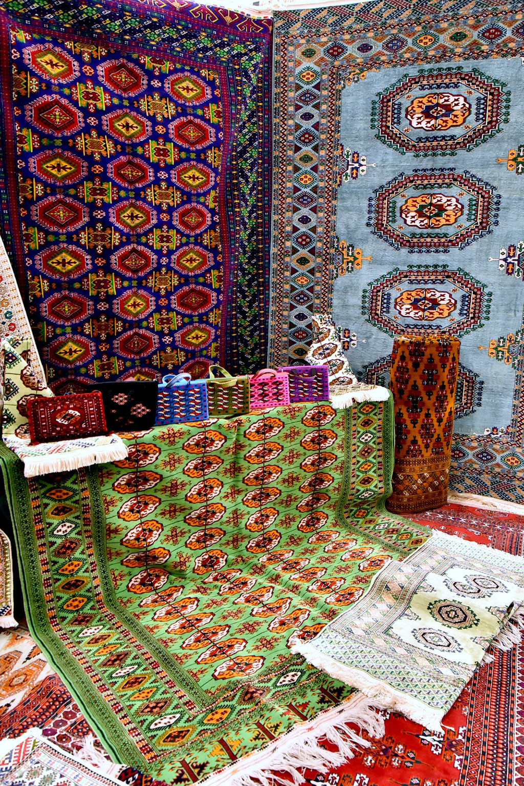 Halaçly çeper elli halyçylar haly we haly önümlerini öndürmek boýunça meýilnamany artygy bilen amal etdiler