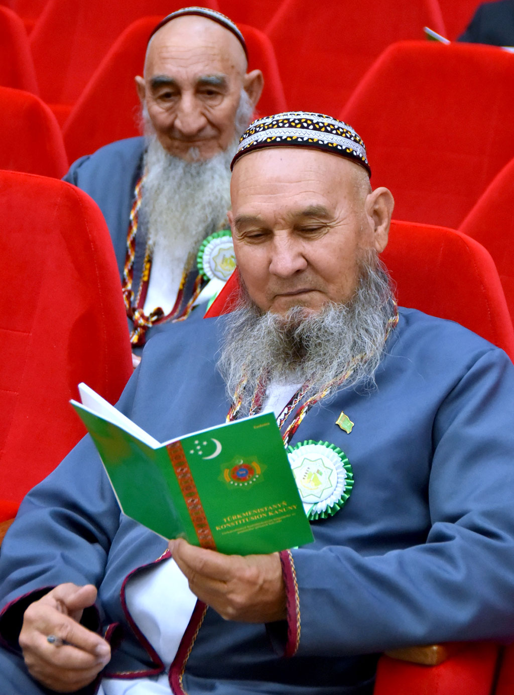 Халк Маслахаты одобрил внесение изменений и дополнений в Конституцию Туркменистана 