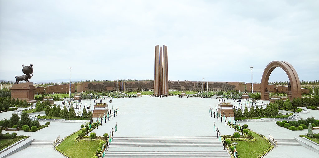 The President of Turkmenistan lays flowers to the monuments of People’s Memory Memorial Complex 