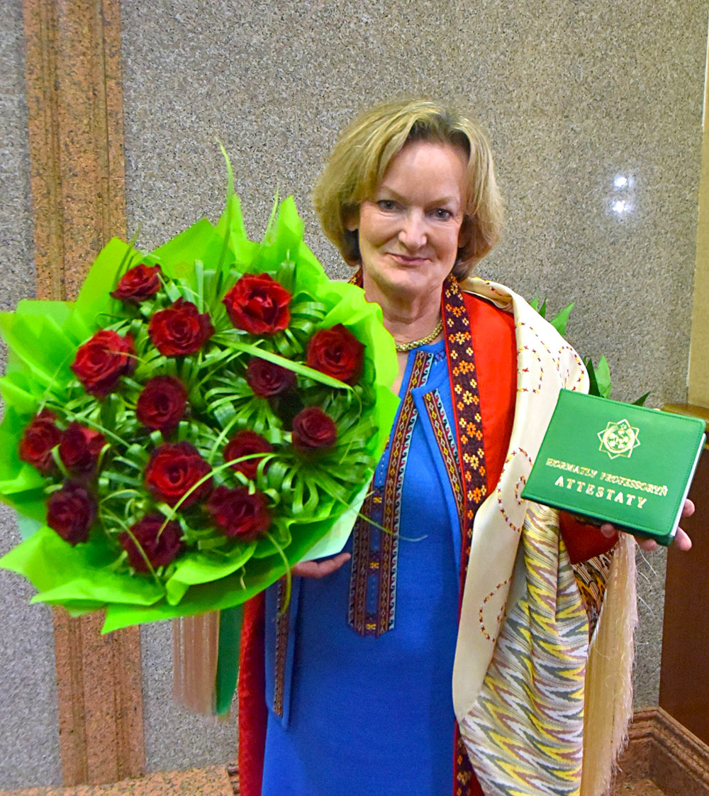 Honoring of Turkmen and foreign specialists of health protection sphere takes place 