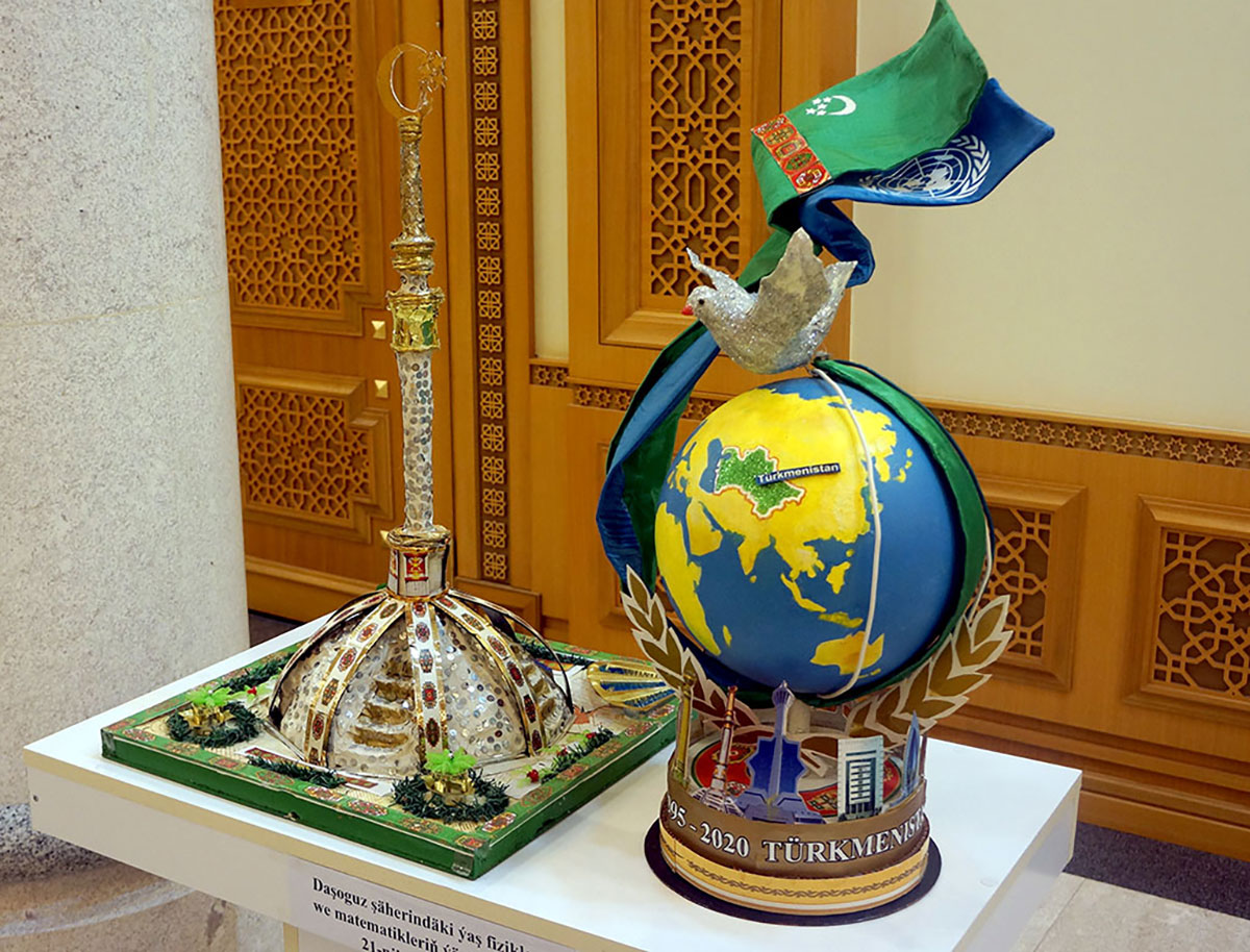 Палитра праздника - в работах юных художников 