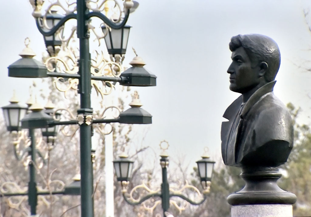 Hatyra baglanşygy: Gurbannazar Ezizowa bagyşlanan edebi-sazly duşuşyk