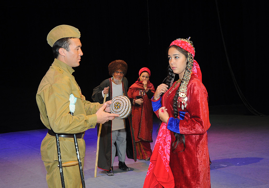 Главный драматический театр: актеру приходится учиться с первой и до последней роли