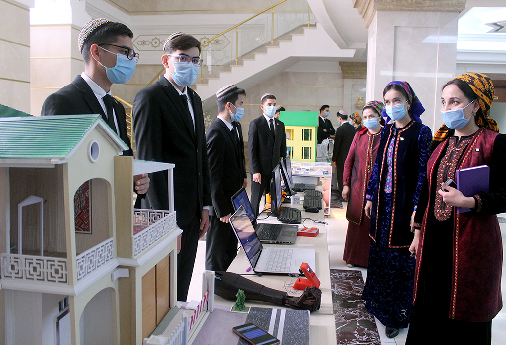 Ýokary okuw mekdepleriniň duşuşygynyň temasy – daşary ýurt dillerini öwretmek boldy