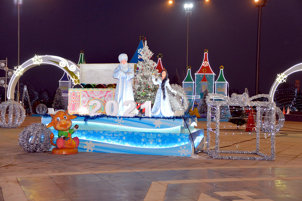 New Year’s Trees in Turkmenistan sparkle with lights