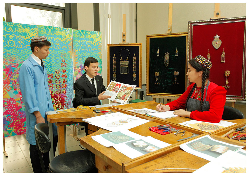 Talapkär atamyň  uzak garaşdyran öwgüsi 