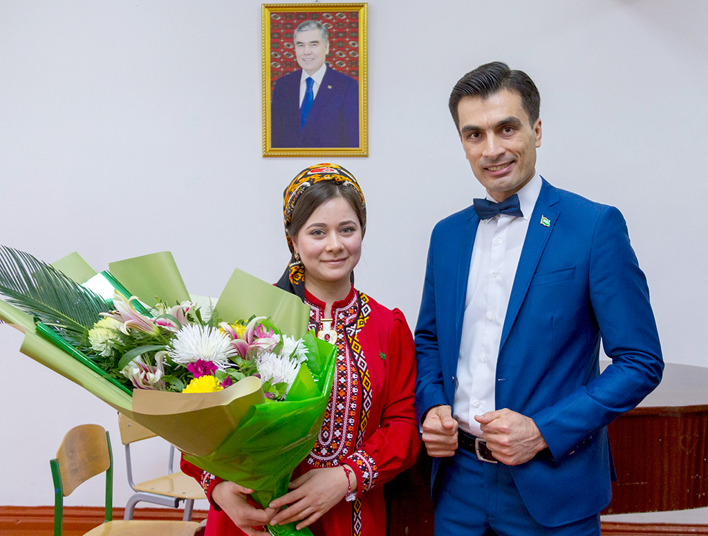 Begenç we Mähri Moşiýewleriň maşgala konserti